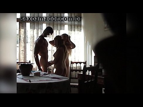 ❤️ Babaturan séks ngajak saurang lalaki raksasa sareng tiluan sareng anjeunna ☑ porno geulis di urang ❌️