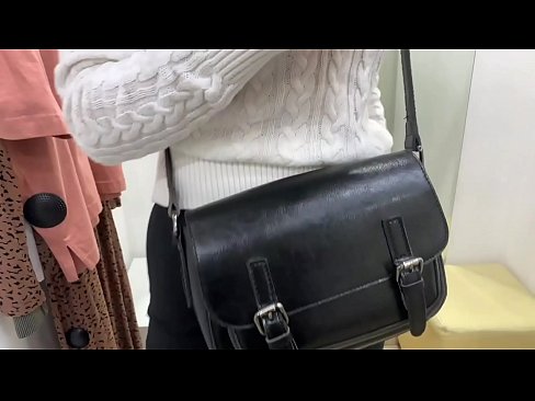 ❤️ Masturbasi umum tina jalang ngora FeralBerry sareng dildo di kamar pas ☑ porno geulis di urang ❌️